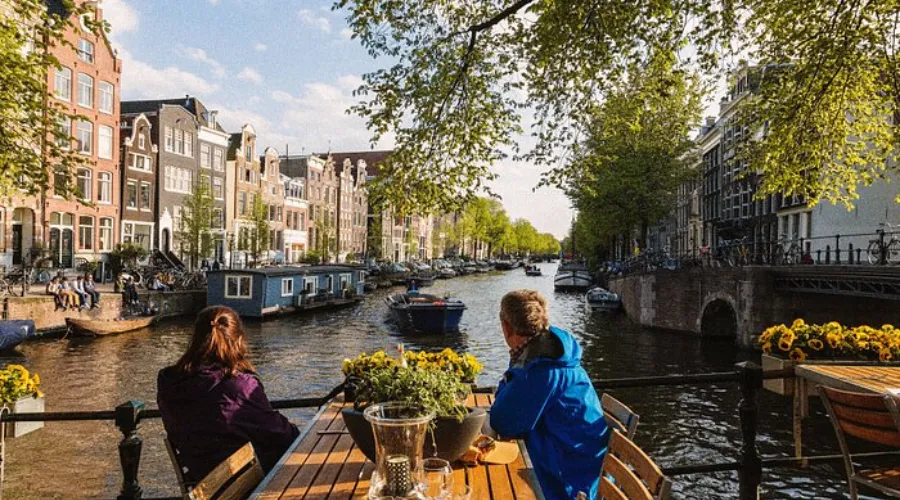 Odkryj Amsterdam: przewodnik po miejscach, które trzeba odwiedzić w sercu Holandii Odkryj Amsterdam